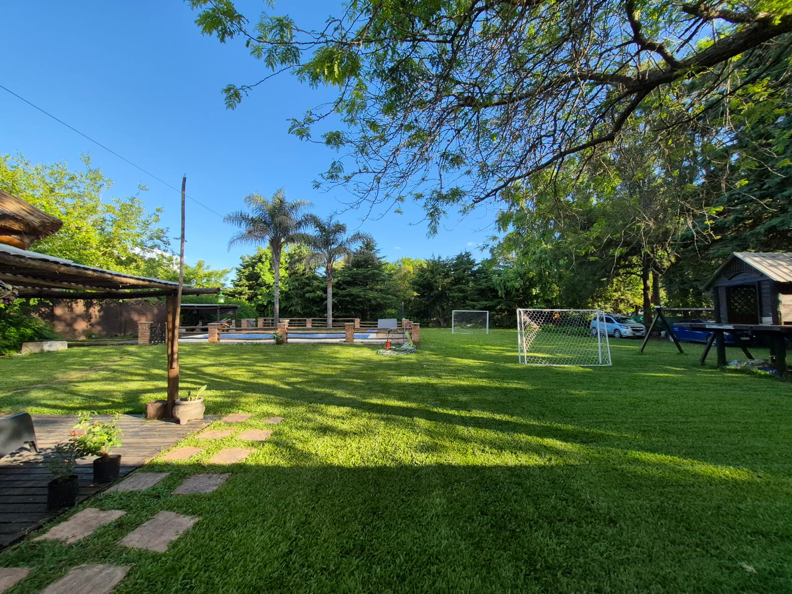 Parque con arcos de fútbol