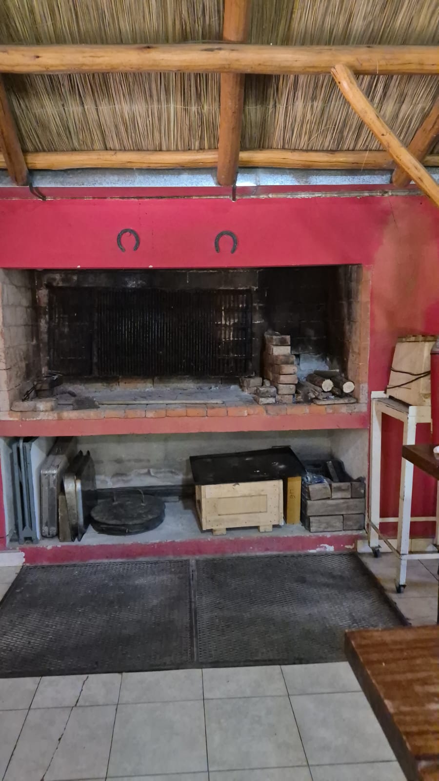 Parrilla y horno de barro