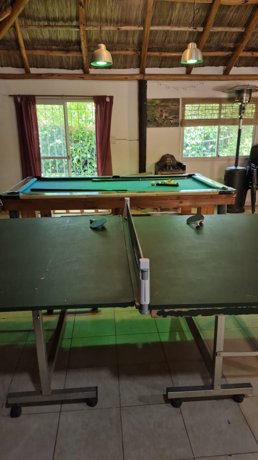 Quincho con pool y ping pong